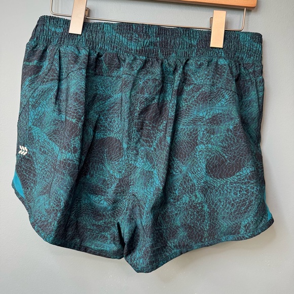 All in Motion Running Shorts in Teal Animal Print. Lined. Women’s Medium - Picture 5 of 11